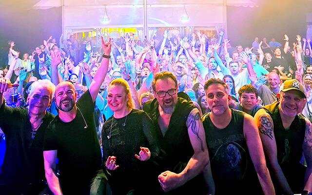 Die FREAKSHOW | Abschlussfoto mit Publikum